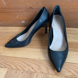 Banana republic 12-Hour black pumps